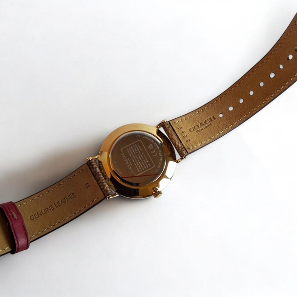 Coach Perry Brown Signature Canvas & Red Heart Watch NWT - Picture 8 of 14